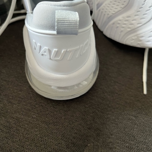 NWOT Nautica Sneakers Size 9 LAST CHANCE!! - Picture 3 of 4